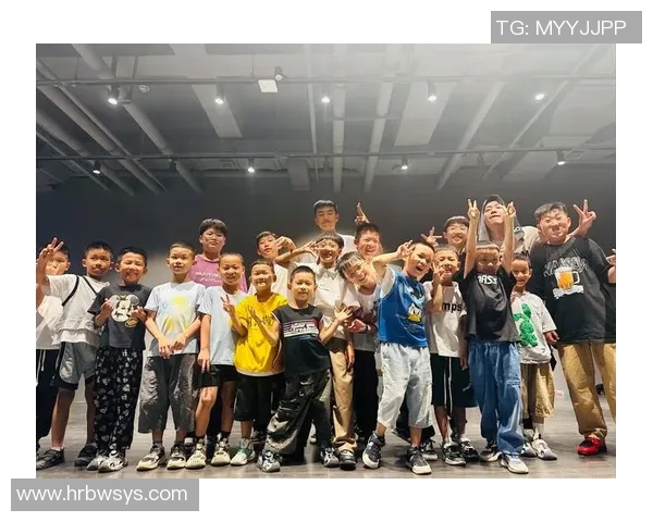 深圳街舞队灵活性大赛创佳绩引领全国街舞新潮流